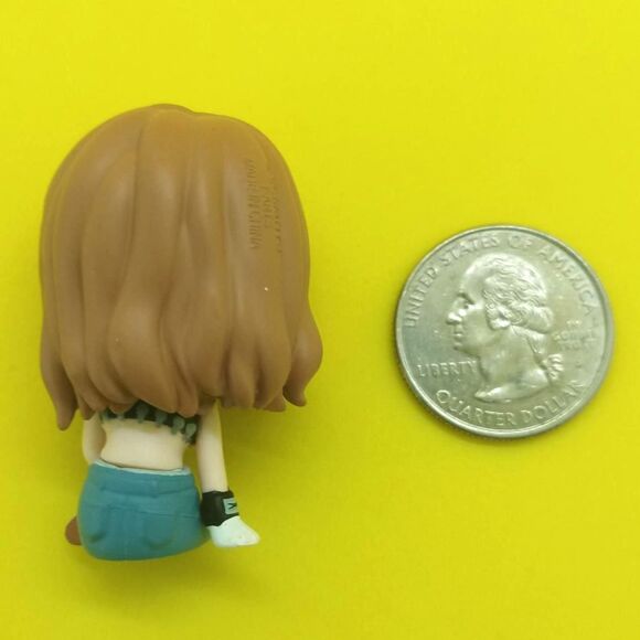 LE SSERAFIM ANTIFRAGILE FIGURINE - Picture 2 of 4